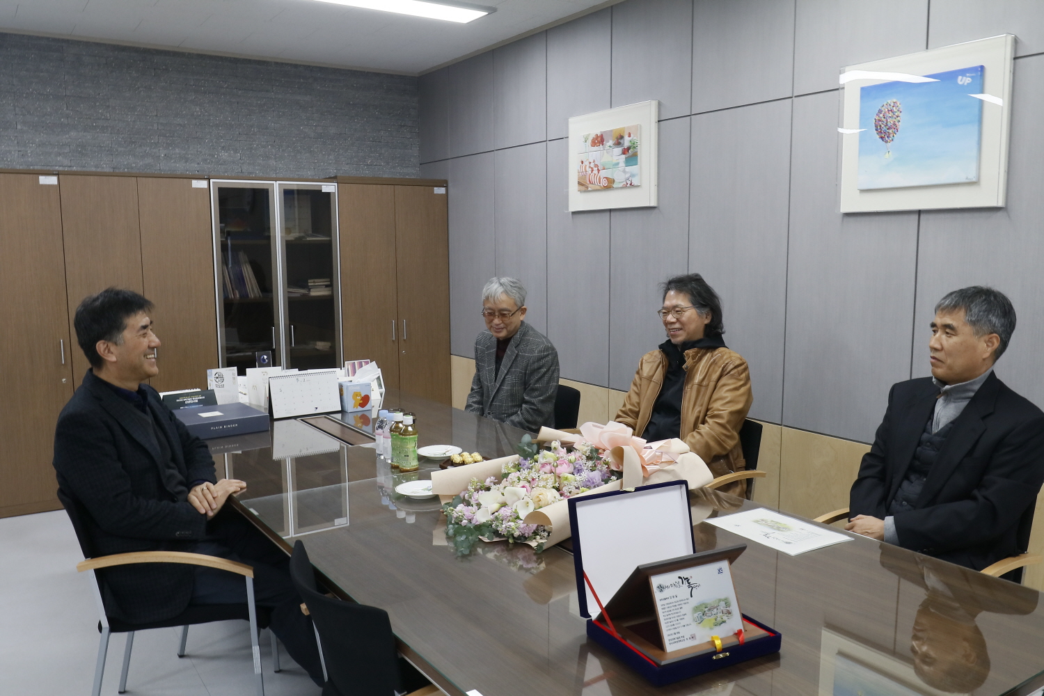 화학생물학부 강광일 선생님 정년퇴임 송공패 전달  