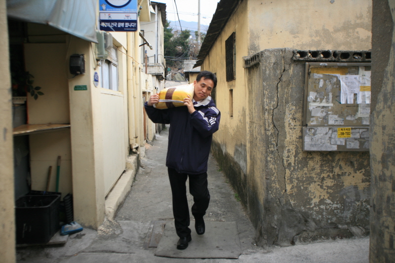 학생및 학부모.교사 불우이웃돕기 선물전달(2008.12.20)